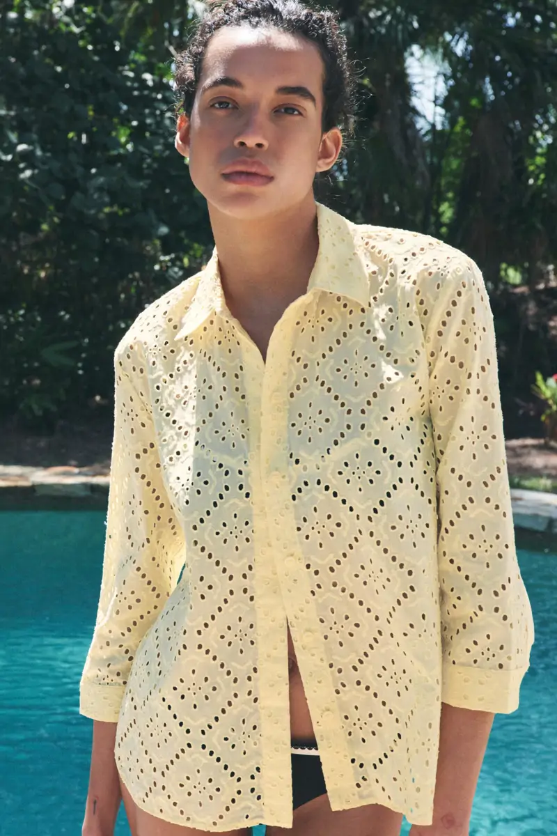 Camisa con bordados