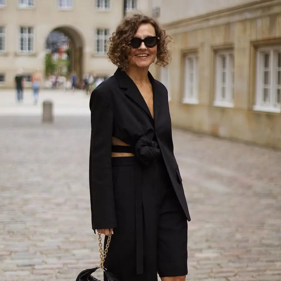 Adiós, pantalones capri: este verano se llevan las bermudas fluidas extra elegantes y estas de Zara hacen tipazo