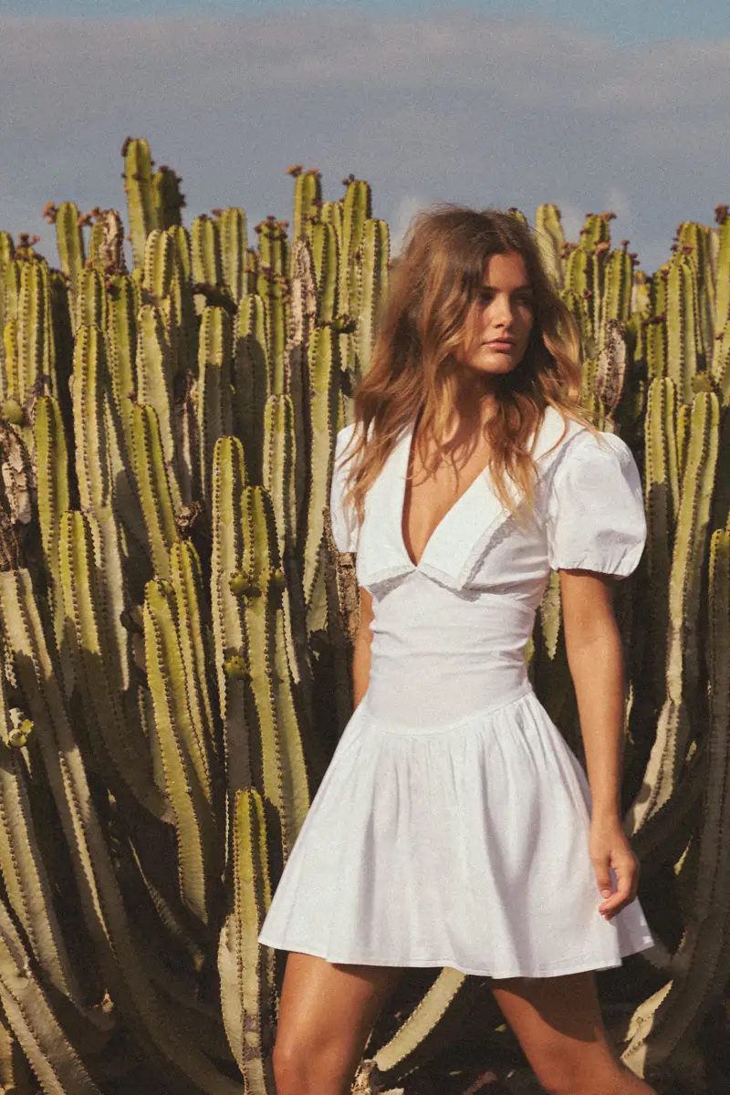 Vestido con cuello bobo