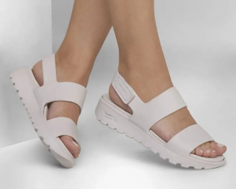 Estas sandalias de Skechers son las más cómodas para caminar en verano (Modelo gris)