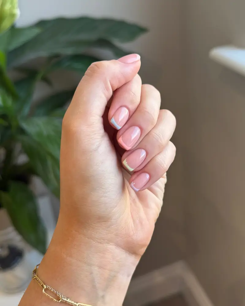 manicura francesa color pastel