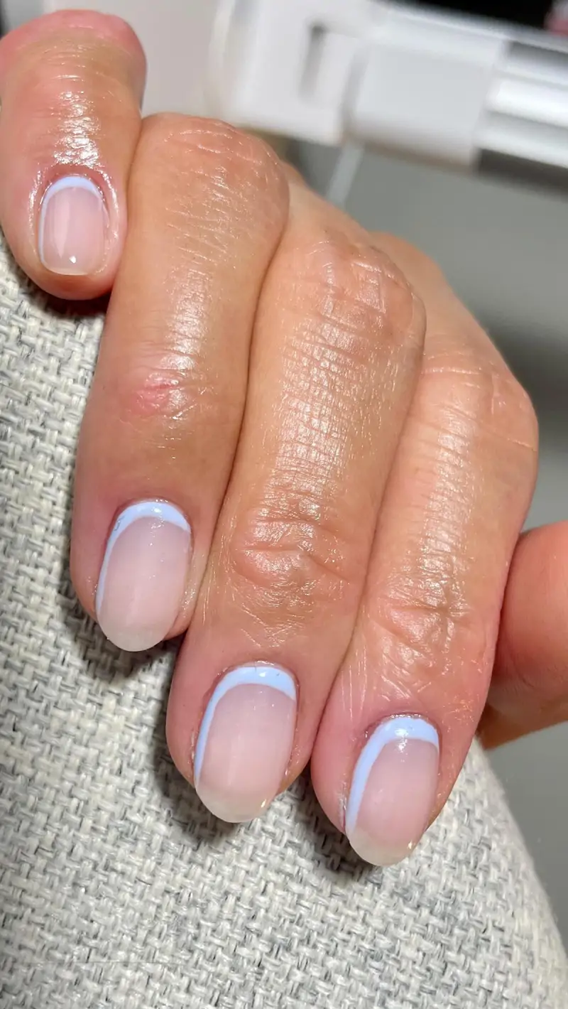 manicura francesa color pastel