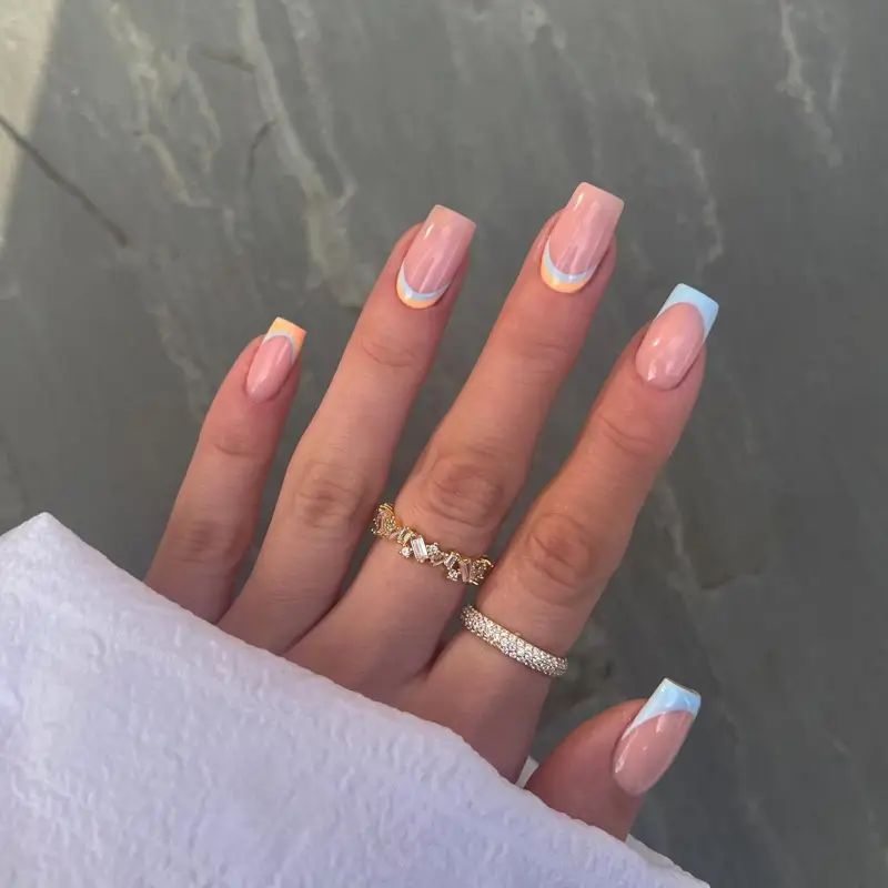 manicura francesa color pastel
