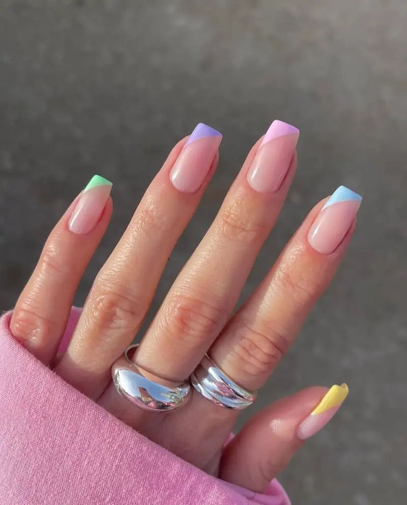 manicura francesa color pastel