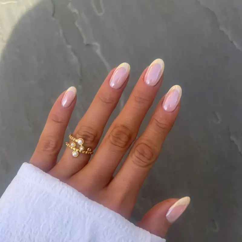 manicura francesa color pastel