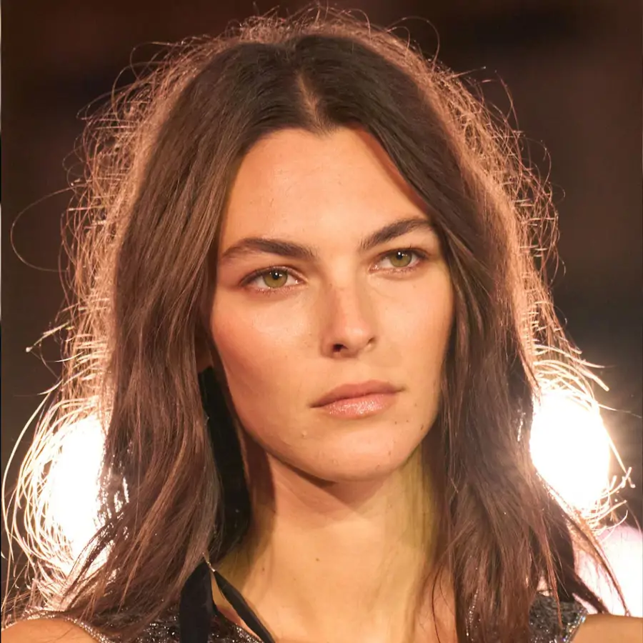 Angela Calisti, peluquera y estilista de Nueva York: "Repasar las puntas del cabello cada 6 a 8 semanas previene las puntas abiertas y mantiene el pelo con un aspecto fresco"