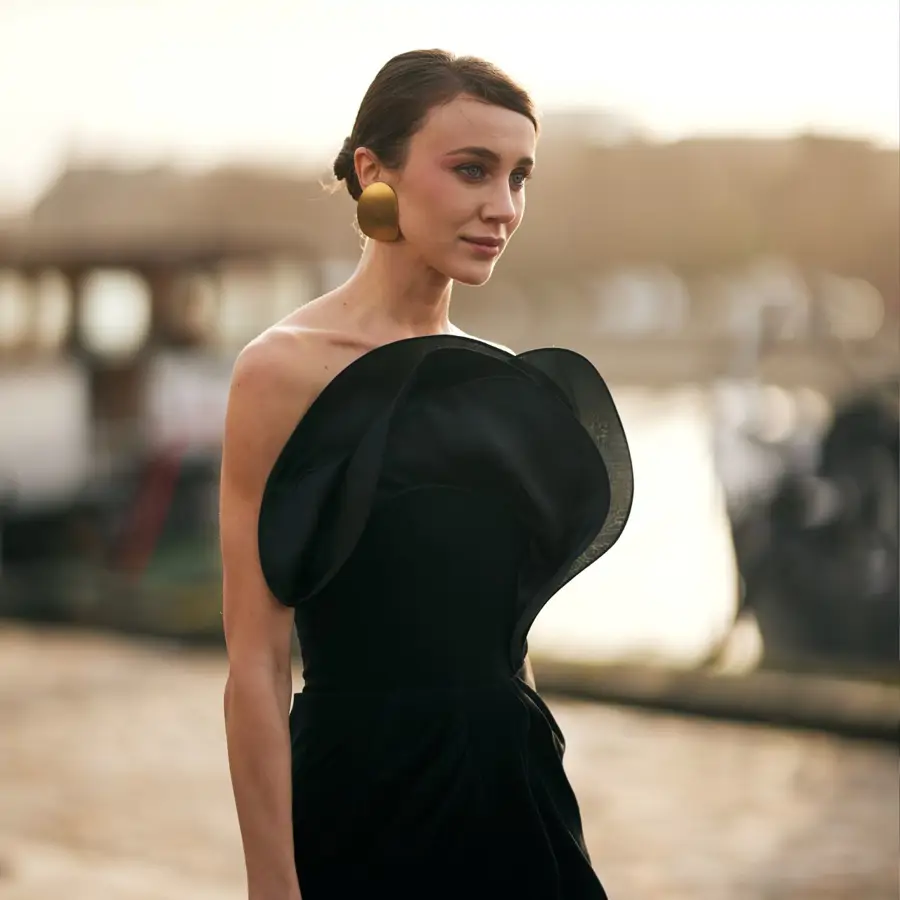 Cómo vestir en una boda civil de día elegante (pero lo justo): 10 looks fáciles de copiar en tendencia