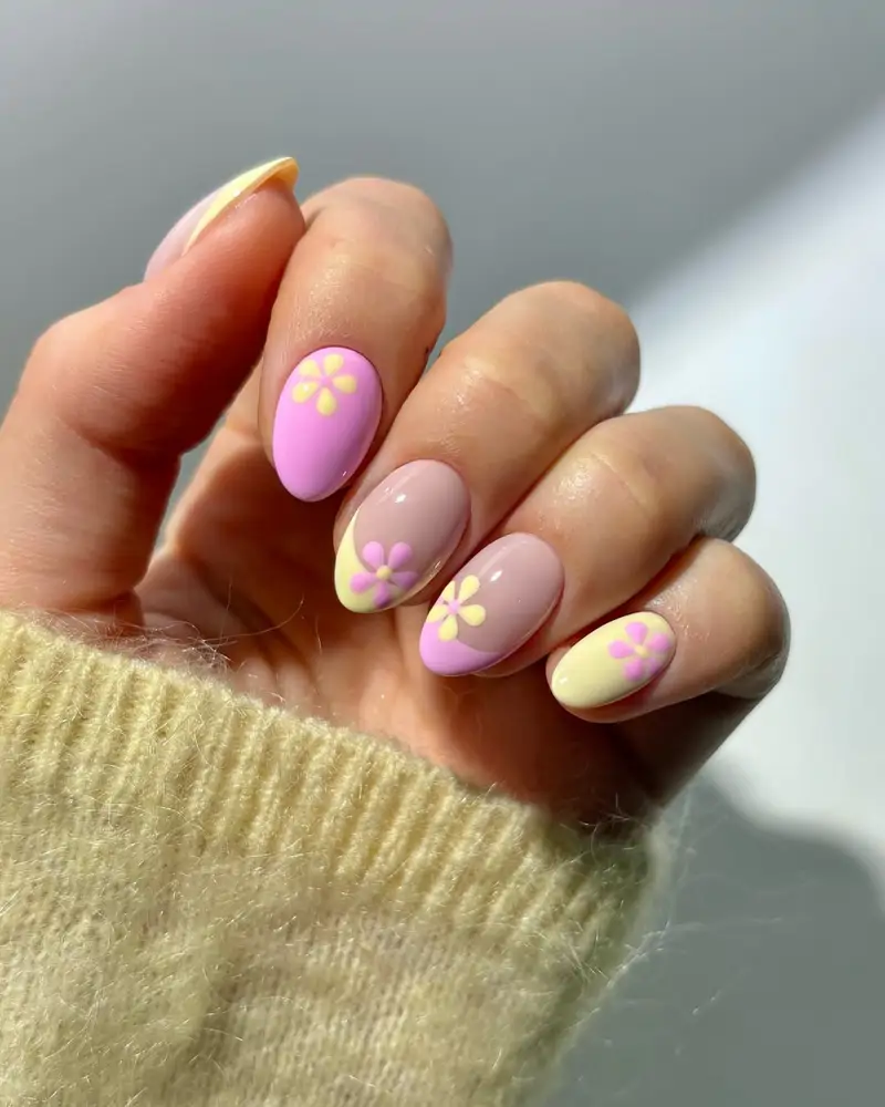 Diseños de uñas con florecitas verano 2025