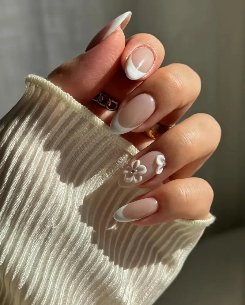 Diseños de uñas con florecitas verano 2025