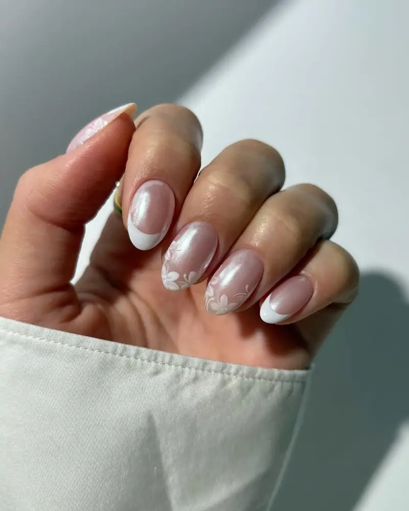Diseños de uñas con florecitas verano 2025
