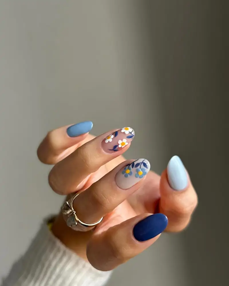Diseños de uñas con florecitas verano 2025