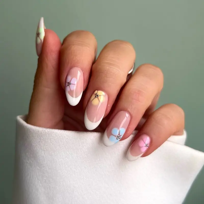 Diseños de uñas con florecitas verano 2025