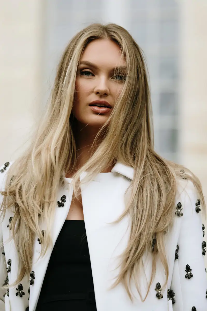 mujer rubia 