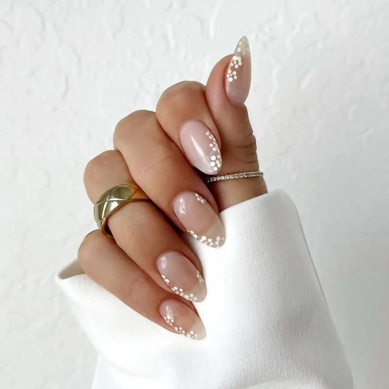 Uñas con florecitas verano 2025