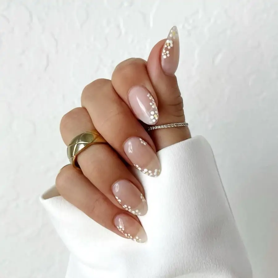 15 diseños de uñas con florecitas bonitos y en tendencia para verano