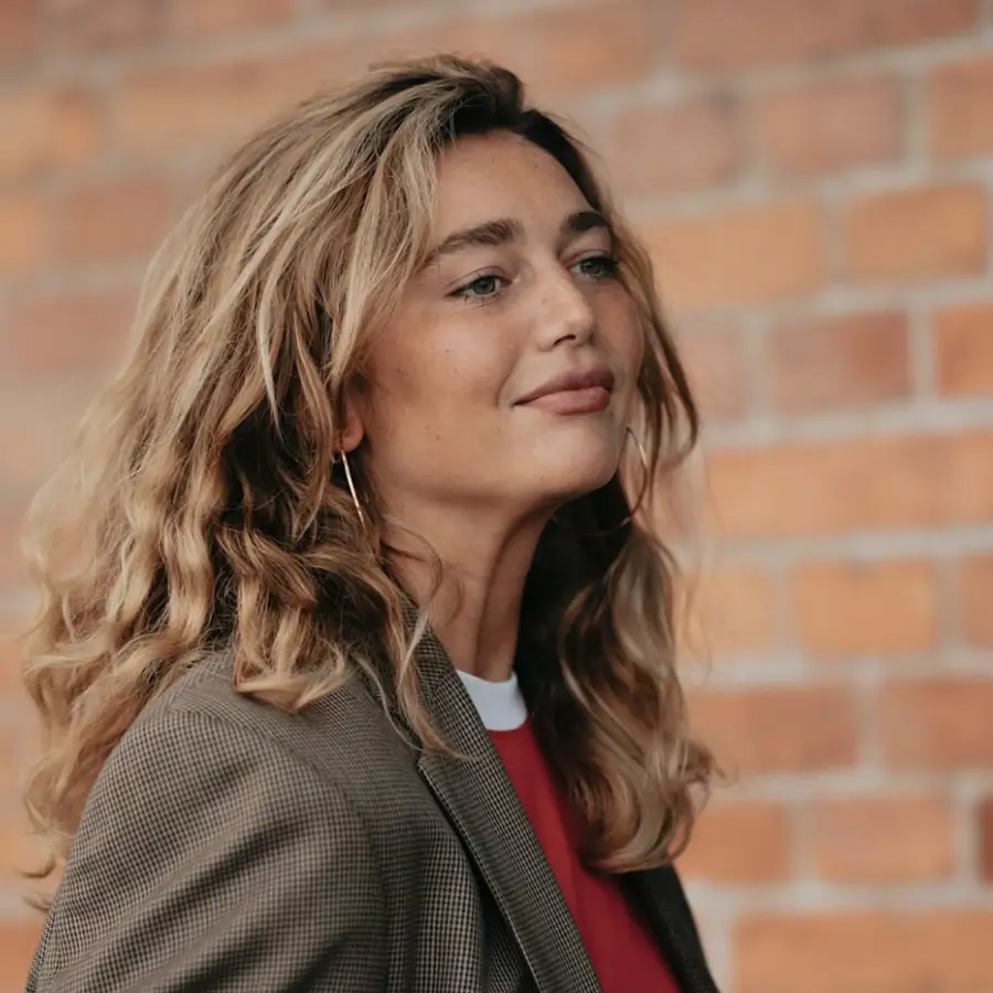 Helena Rodero, farmacéutica: “Prolongar el espacio entre lavados hace que la cutícula salga en peores condiciones y tengas un cabello menos brillante”