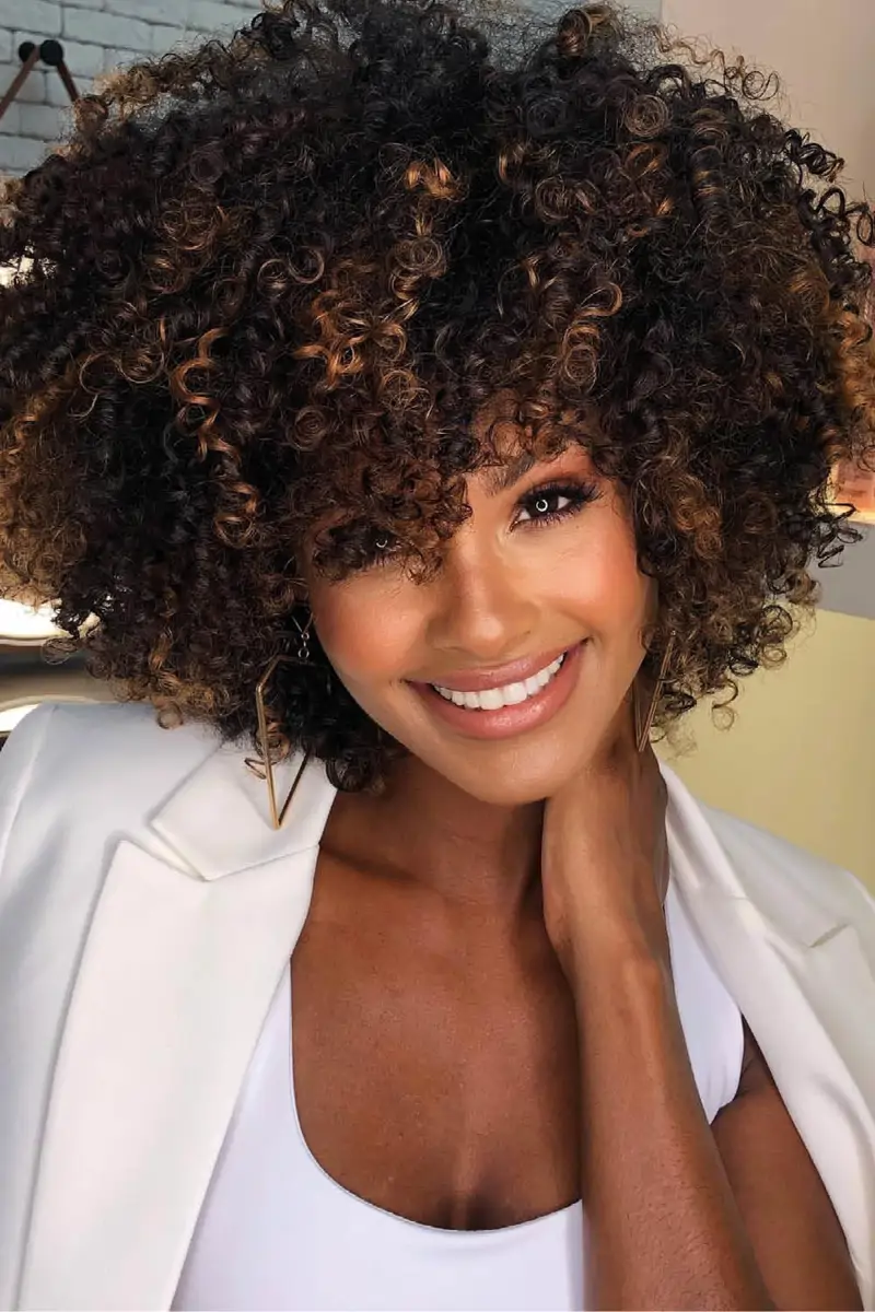 Mechas para castañas: curlyage
