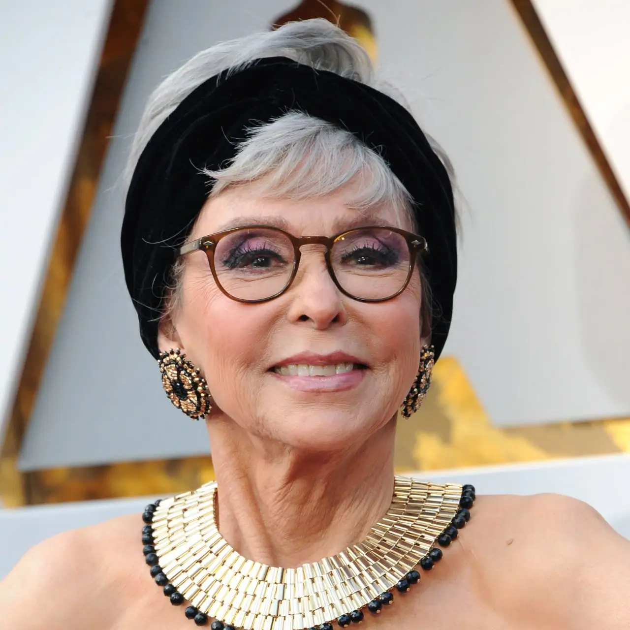 Rita Moreno base de maquillaje parecer más joven 90 años