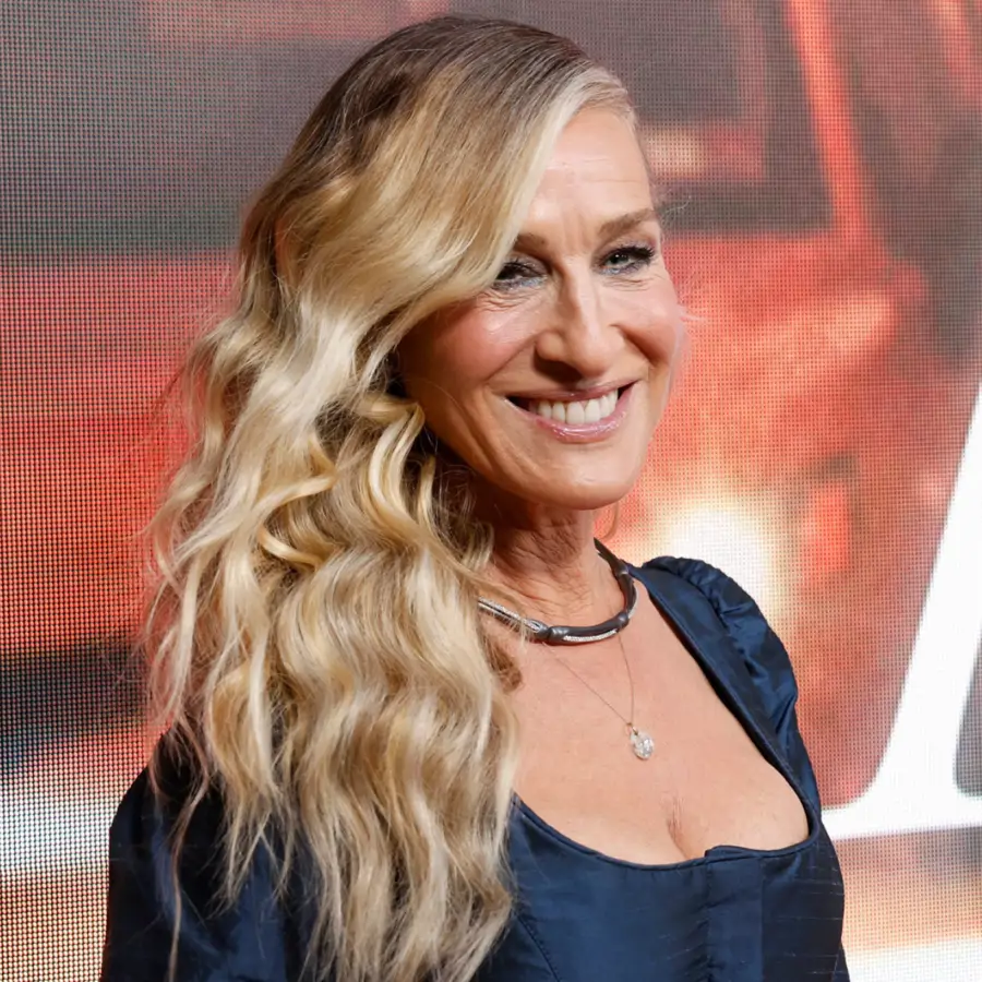 Sarah Jessica Parker, actriz (60 años): "Uso mucho las manos. Cocino. Limpio. Lavo la ropa. El esmalte de uñas no es práctico para mi vida"