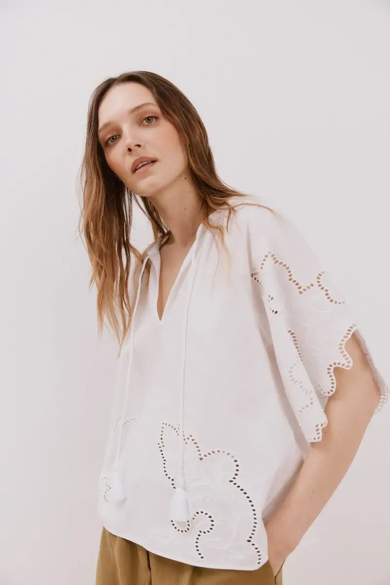blusa bordados perforados 