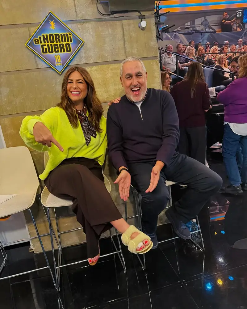 Nuria Roca look sandalias