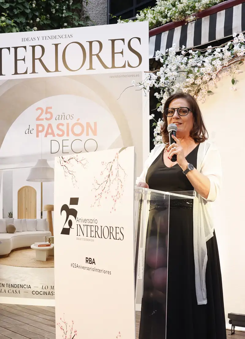 Pilar Civis, directora de la revista Interiores, durante el discurso de bienvenida y agradecimiento.