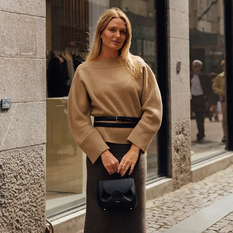 Del abrigo estructurado a los zapatos con tacón sensato: las tendencias de moda con efecto rejuvenecedor para este otoño 2025 que favorecen a mujeres +40 