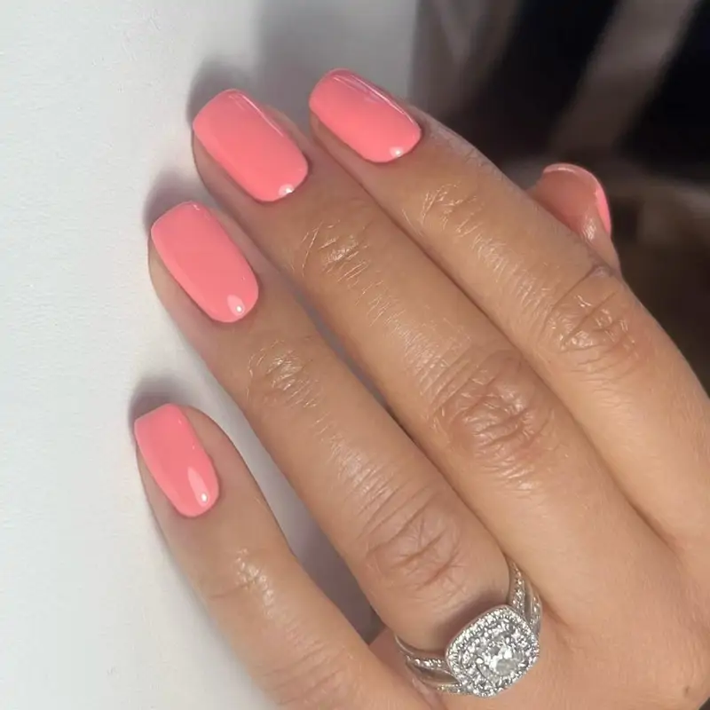rosa coral uñas pastel para verano