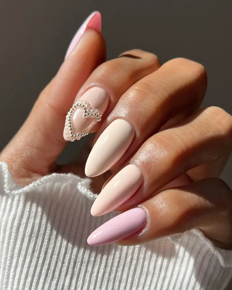 Rosa y crema uñas pastel para verano