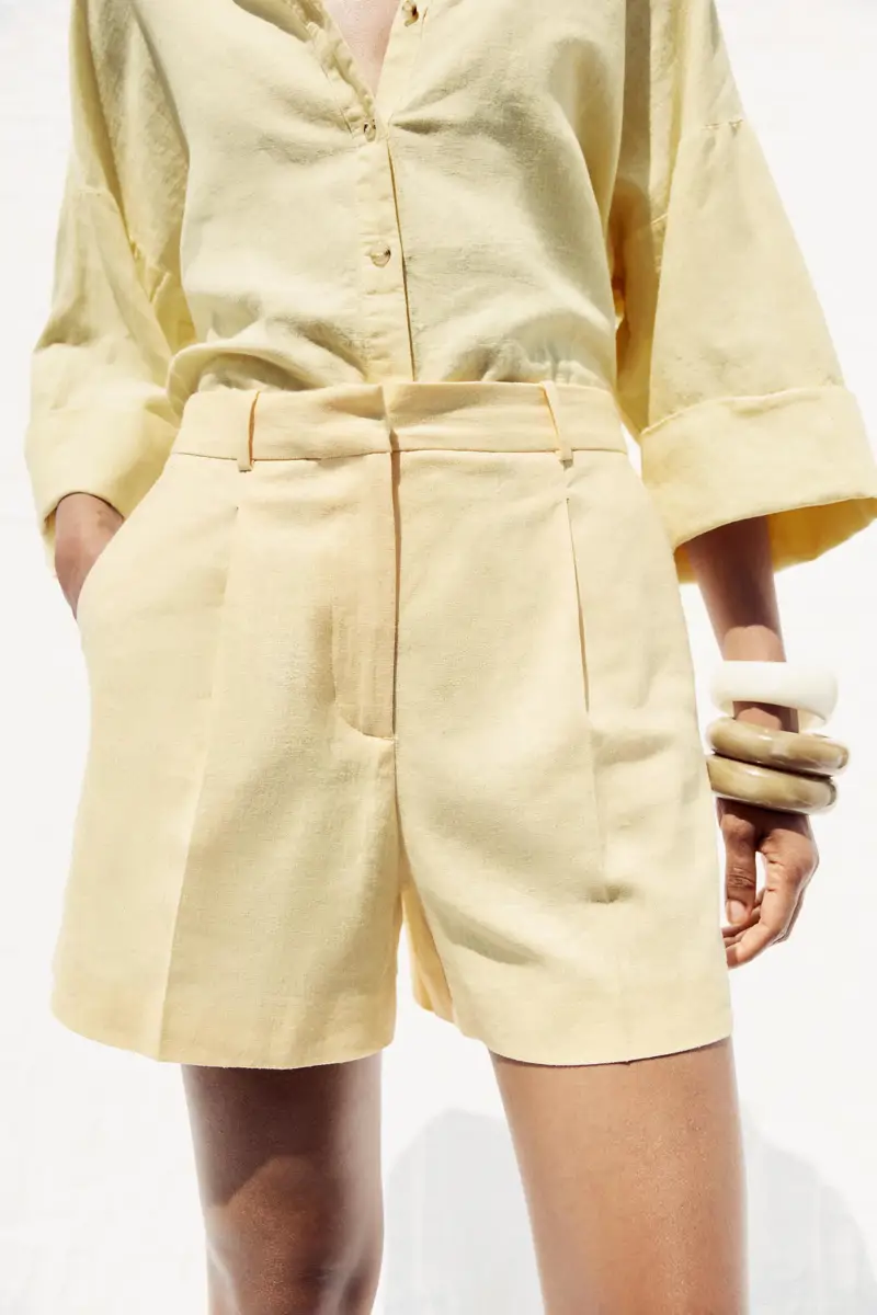 bermudas amarillo mantequilla zara