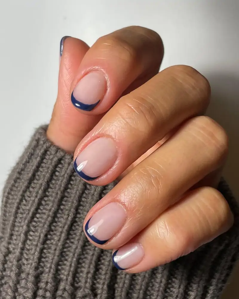 Azul marino uñas francesas elegantes​ para boda