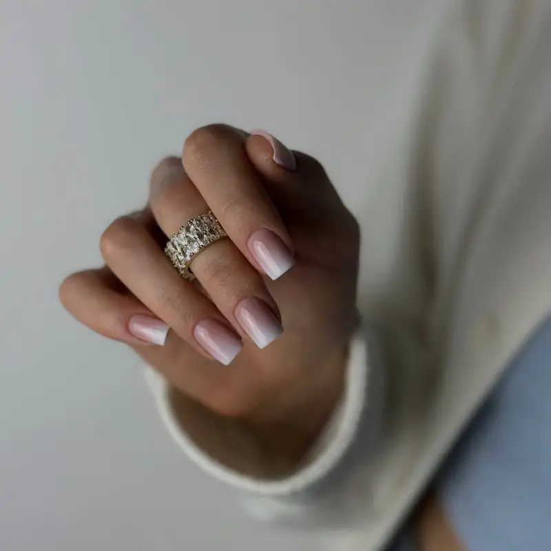 Baby boomer cuadradas uñas francesas elegantes​ para boda