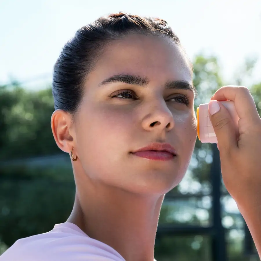 No es opcional: la reaplicación es el verdadero secreto de una piel sana al sol