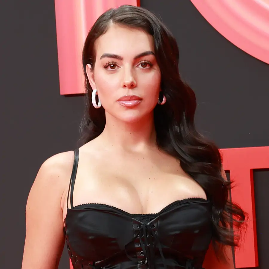 De las transparencias de Eugenia M. de Irujo al vestido lencero de Georgina: Netflix celebra su 10º aniversario y deja los looks más arrebatadores