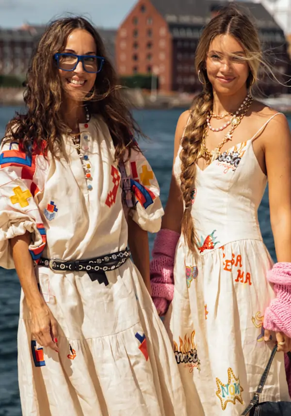 El Corte Inglés "liquida" por menos de 20€ sus vestidos tipo túnica más elegantes que no dan calor y se llevan con Birkenstock