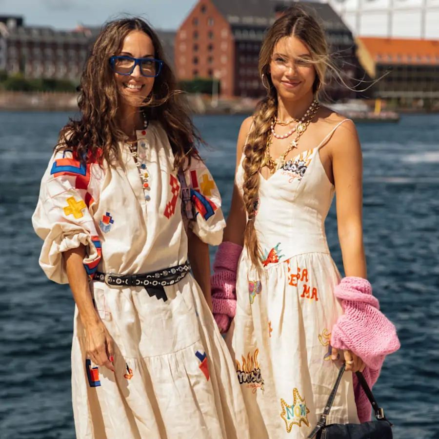 mujeres con vestidos boho 