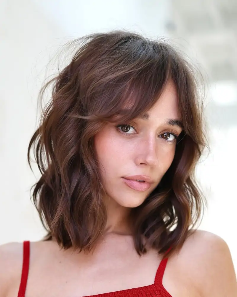 cortes de pelo corto desenfadados Lob con flequillo cortina y textura