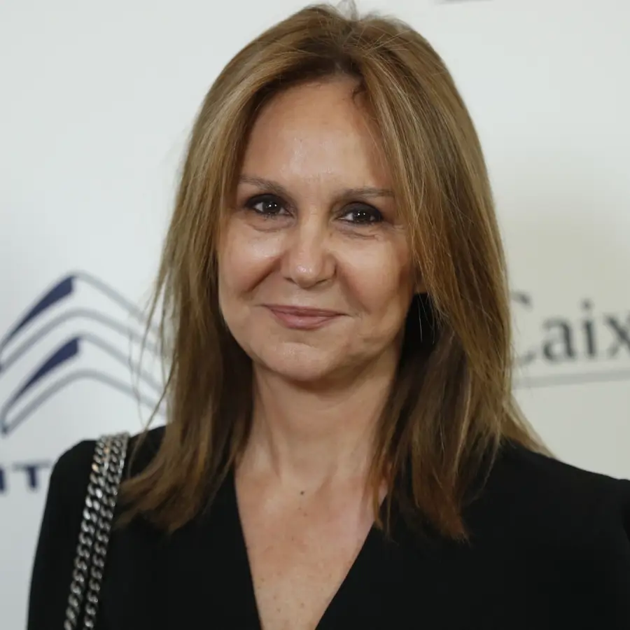Me he leído la novela favorita de María Dueñas y estoy de acuerdo con ella: "Es el tipo de libro que te deja lecciones de vida"