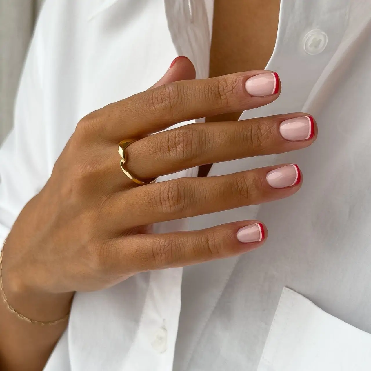 uñas francesa invitada