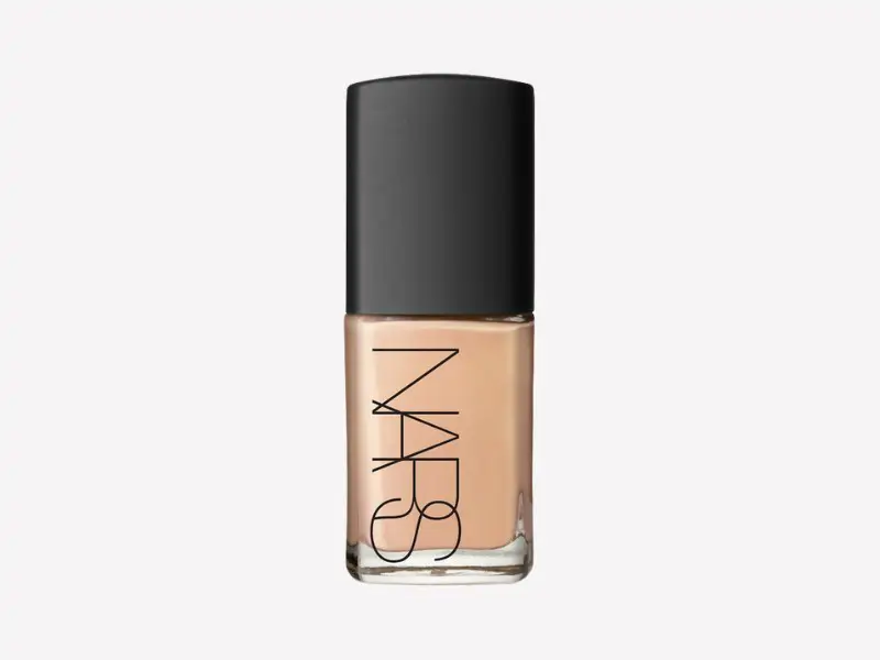 010 Base de maquillaje Sheer Glow de Nars