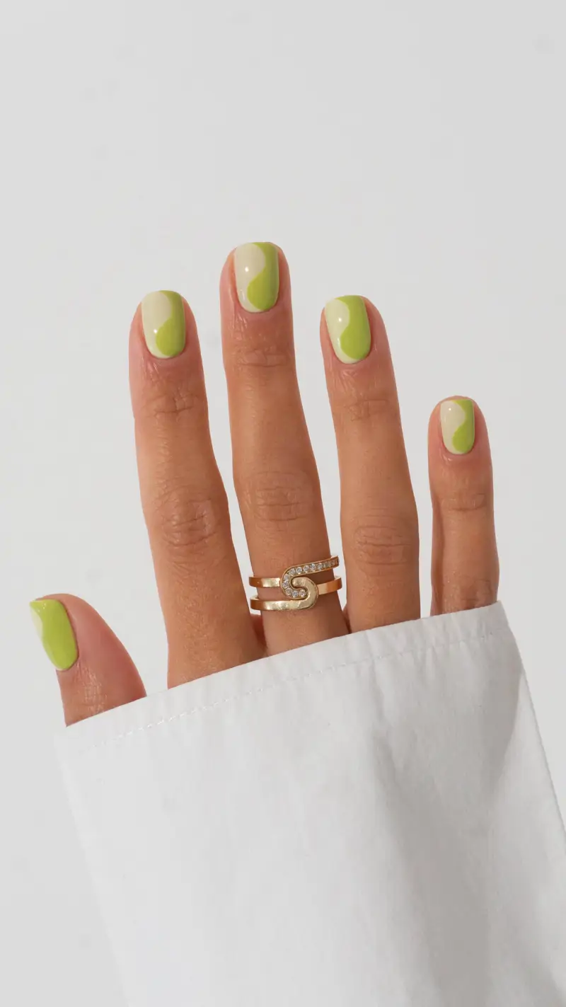 diseños de uñas con los color Pistacho y lima