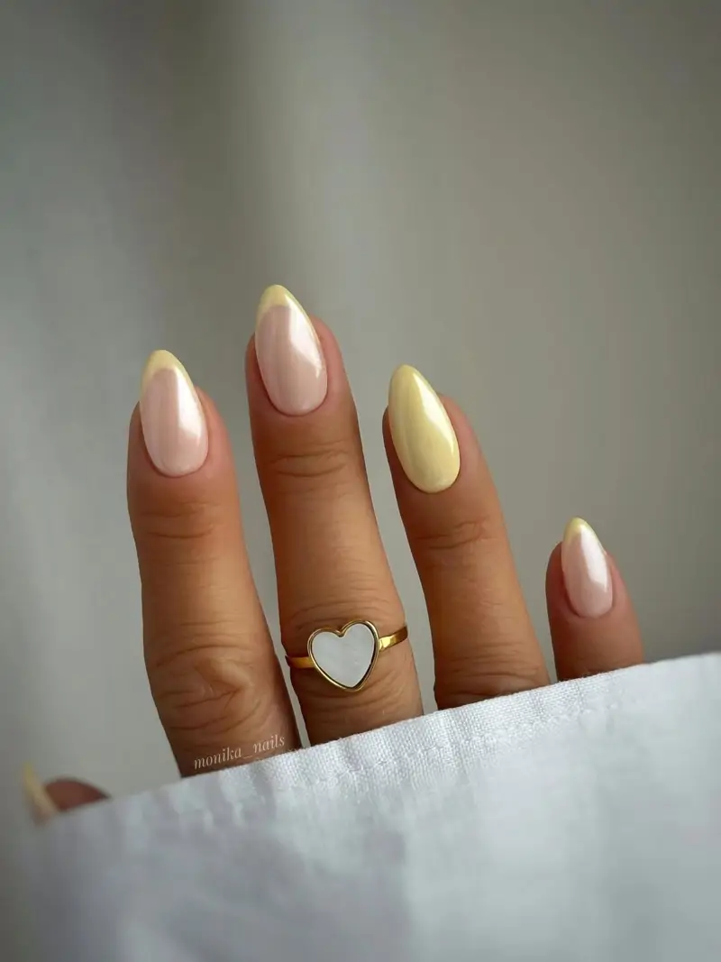 diseños de uñas con los colores de verano 2025 Amarillo mantequilla perladas