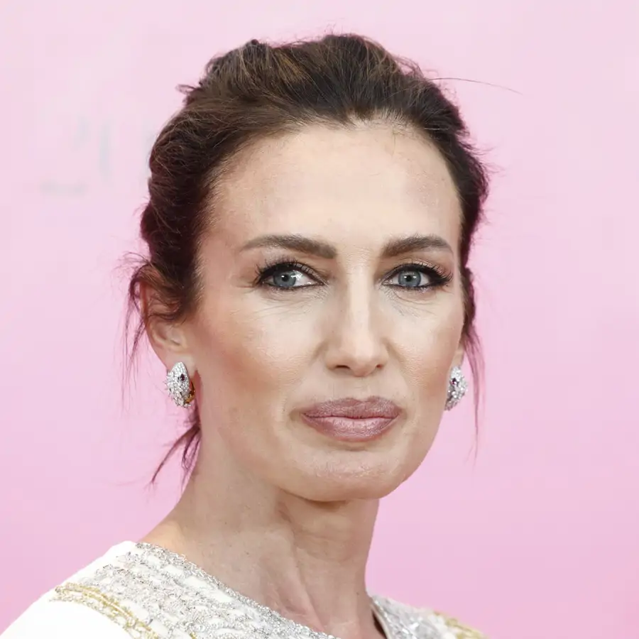 Nieves Álvarez en exclusiva para CLARA: "Soy de llevar las uñas naturales. En eventos, me gusta el rojo y el burdeos, pero en verano me gusta llevarlas incluso sin nada"