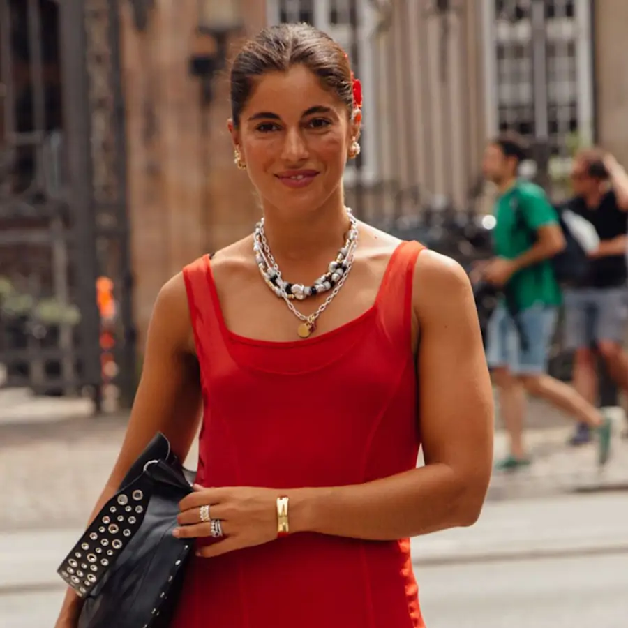 Acaban de llegar a Zara los 10 vestidos holgados y fresquitos que te visten elegante en verano en menos de 1 minuto