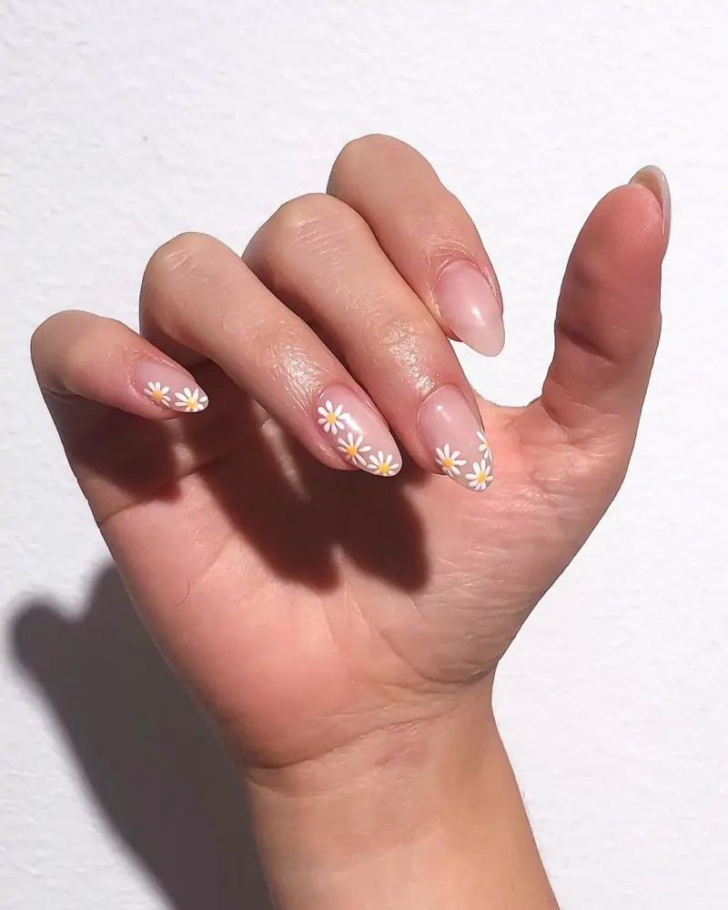 Diseños de uñas limpios y elegantes para verano