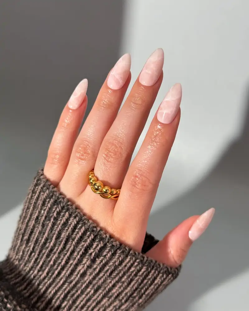 Diseños de uñas limpios y elegantes para verano