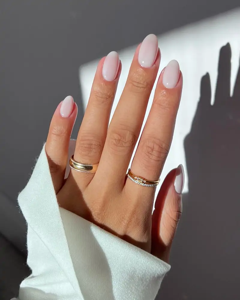 Diseños de uñas limpios y elegantes para verano
