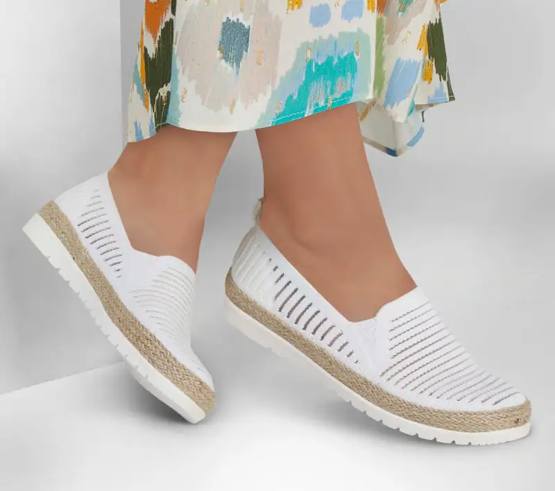 alpargatas cerradas de Skechers 