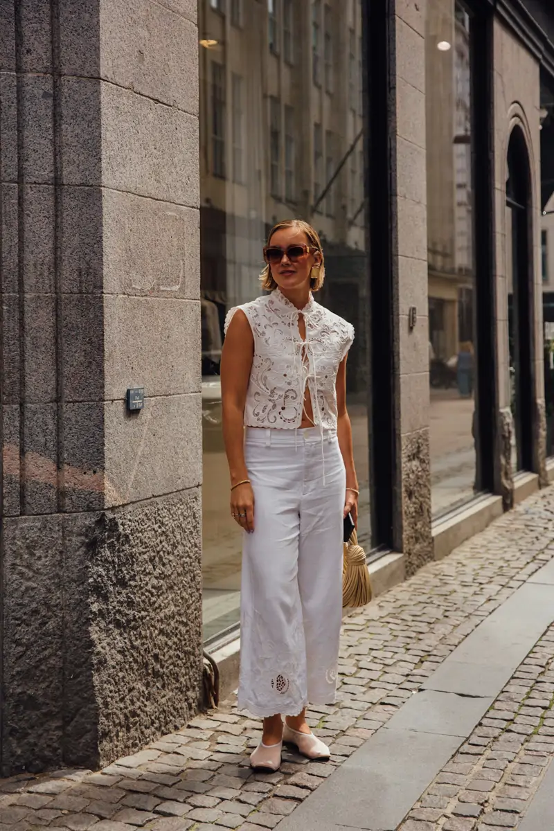 mujer con look de verano 
