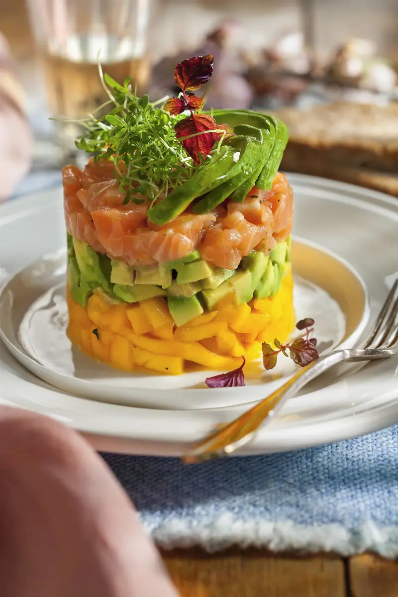 Tartar de salmón, mango y aguacate
